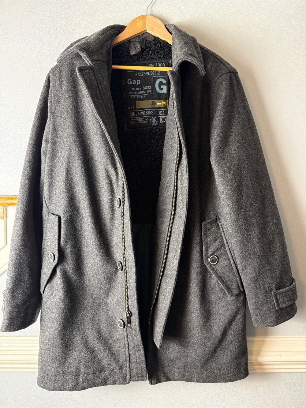 Vintage GAP Men's Charcoal Gray Wool Pea Coat 80% recycled wool. Sherpa Lined
